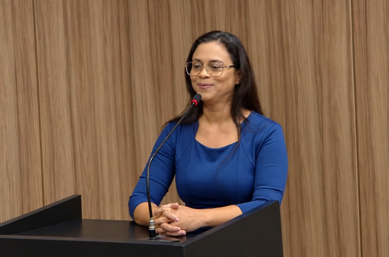 Várzea Grande sanciona lei de qualificação e primeiro emprego para jovens